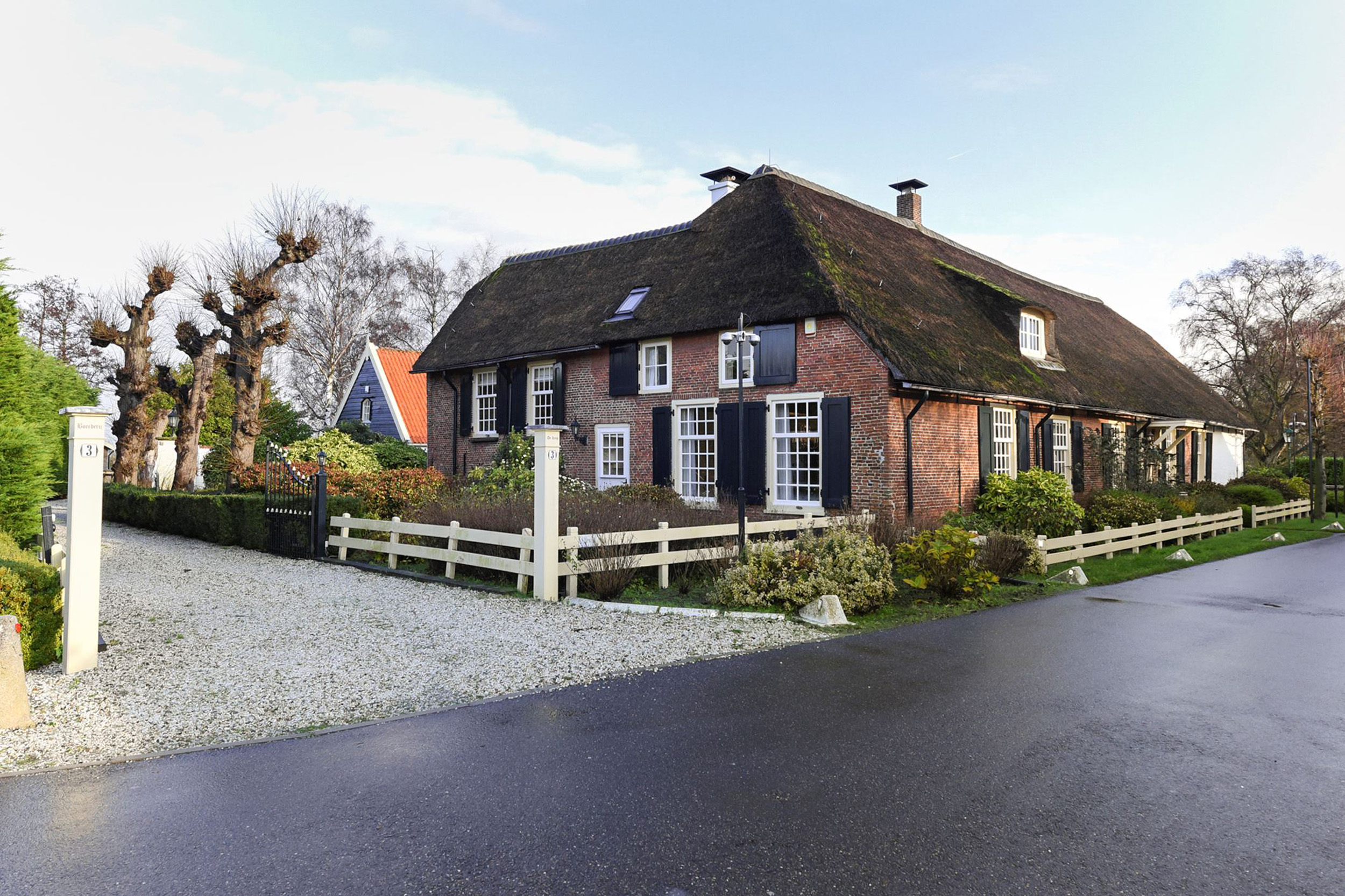 Historische boerderij aan de Kniplaan in originele staat vóór restauratie en verduurzaming
