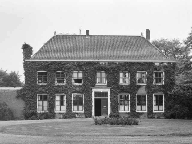 Voorgevel van Landhuis De Voorde in Rijswijk in 1966, opname door de Rijksgebouwendienst