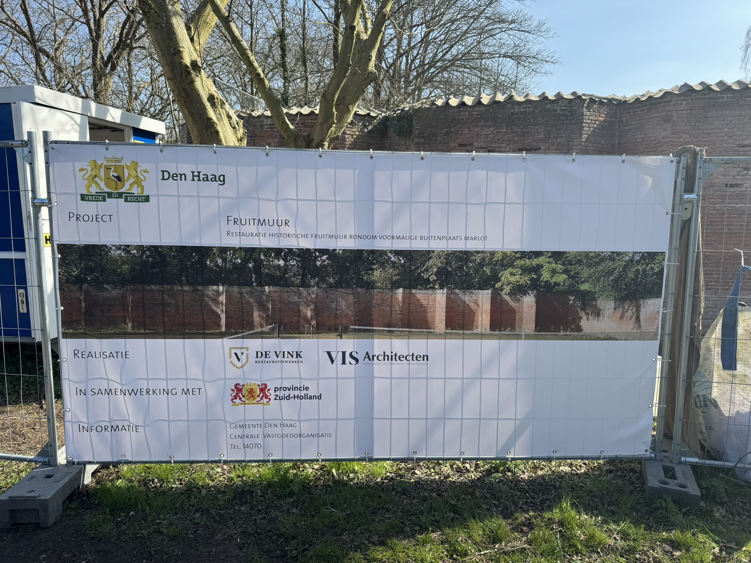 Bouwbord bij restauratieproject op Landgoed Marlot met Gemeente Den Haag, Vink Restauratie en VIS Architecten