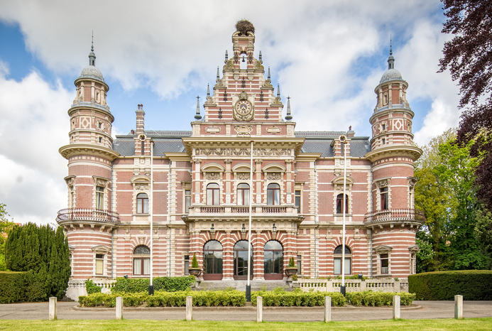 Kasteel Oud Wassenaar tijdens de opname met de 3D scanner om het gebouw om te zetten in een pointcloud om met Revit uit te tekenen.