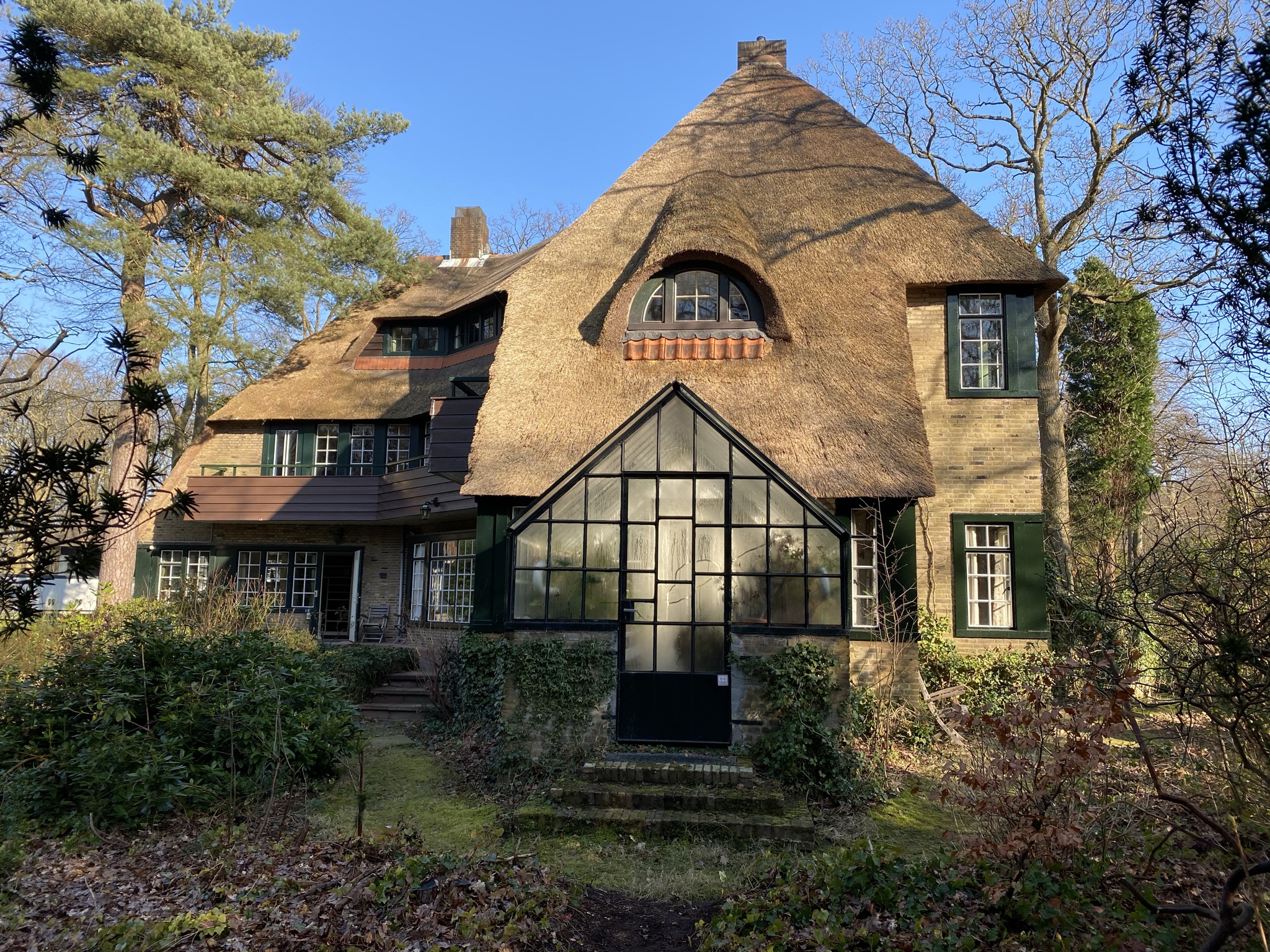 Zijgevel van rijksmonument Van der Oudermeulenlaan 11 in Wassenaar voor restauratie en renovatie